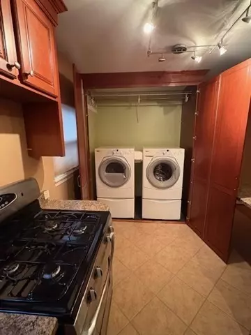 Fall River, MA 02721,53 Oxford St ##1