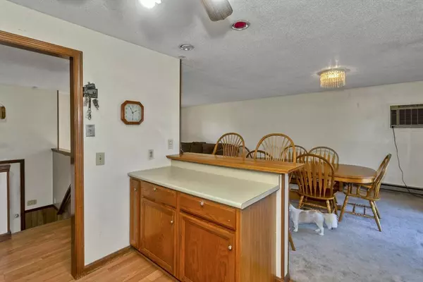 Chicopee, MA 01013,212 Poplar St