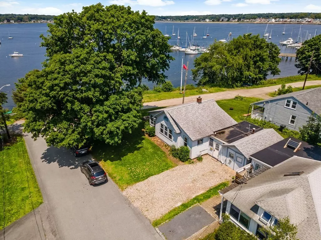 Swansea, MA 02777,18 W Promenade St