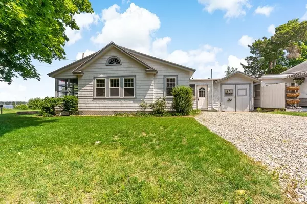 Swansea, MA 02777,18 W Promenade St