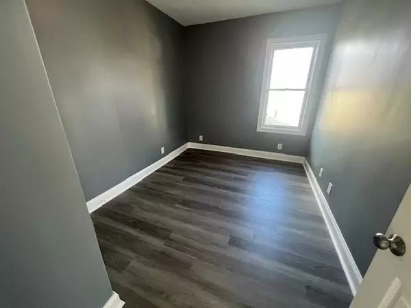 Fall River, MA 02721,1414 Plymouth Ave. #2