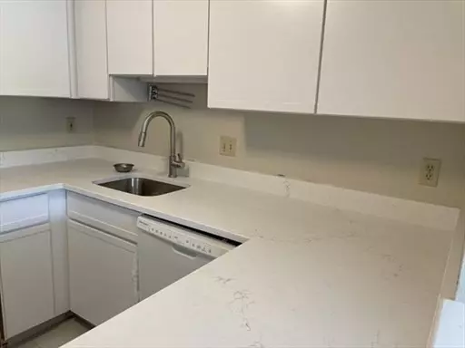 Arlington, MA 02474,1 Watermill Place #521