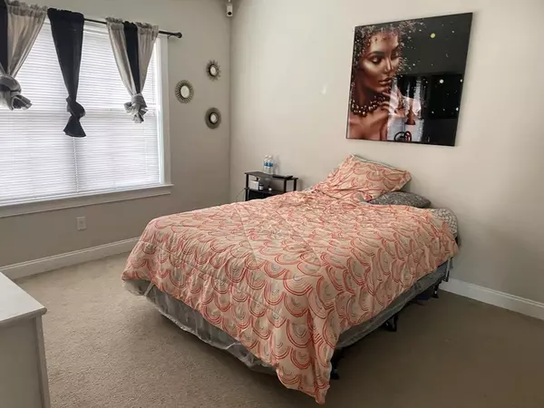 Ashland, MA 01721,21 Main St #204