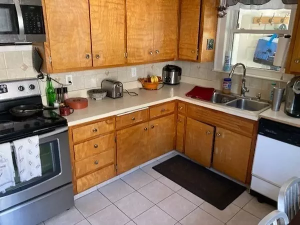 Waltham, MA 02451,14 Shakespeare Rd