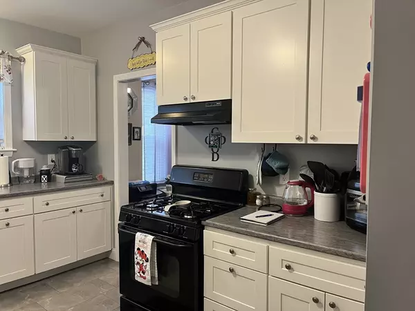 Fall River, MA 02720,49 Farnham St