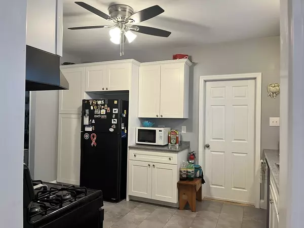 Fall River, MA 02720,49 Farnham St