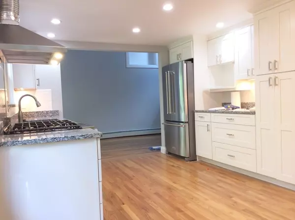 Marblehead, MA 01945,83 Lafayette St