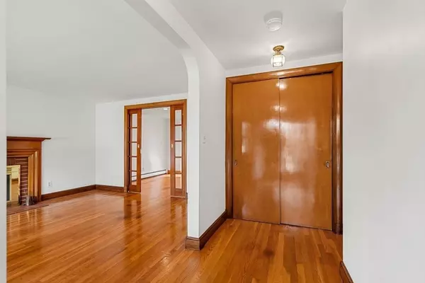 Marblehead, MA 01945,215 West Shore Dr