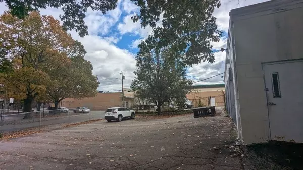 Providence, RI 02908,605-609 Douglas Ave