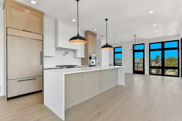 Brookline, MA 02446,14 Green Street #PH2