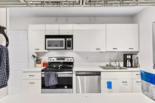 Taunton, MA 02771,96 Old Colony Ave #112