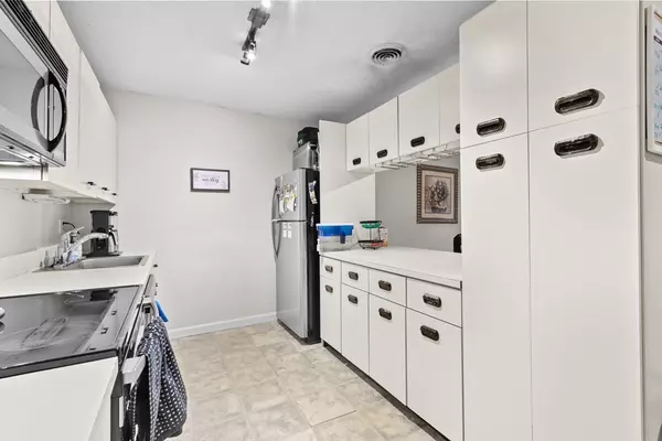 Taunton, MA 02771,96 Old Colony Ave #112