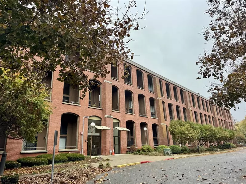 96 Old Colony Ave #112, Taunton, MA 02771