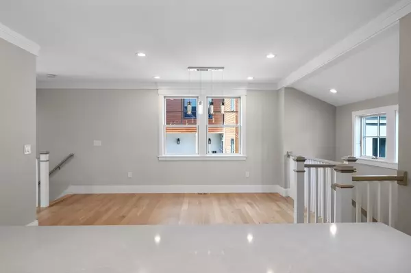 Brookline, MA 02467,799 Heath St #2