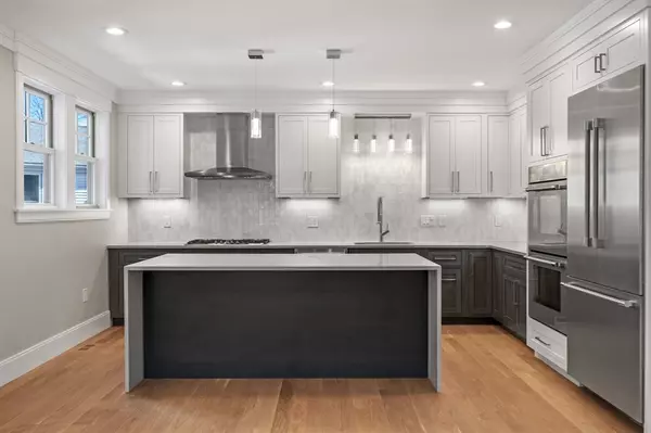 Brookline, MA 02467,799 Heath St #2