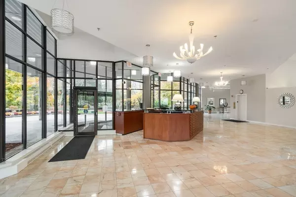 Newton, MA 02467,250 Hammond Pond Parkway #1604N