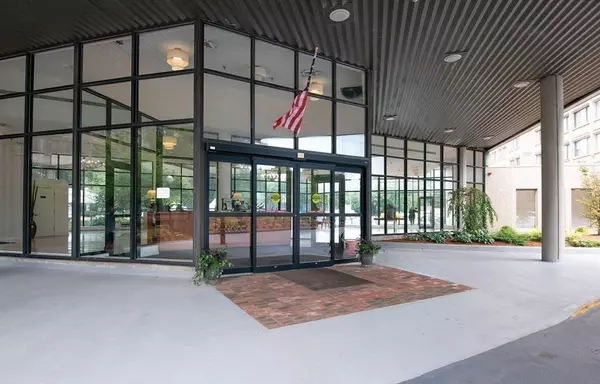 Newton, MA 02467,250 Hammond Pond Parkway #1604N