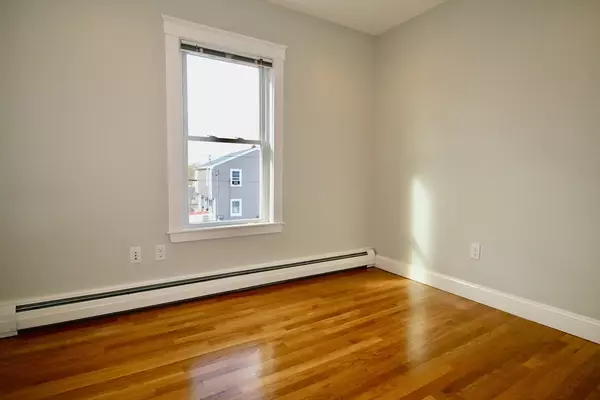 Gloucester, MA 01930,2 Forest St #2