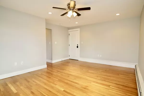 Gloucester, MA 01930,2 Forest St #2