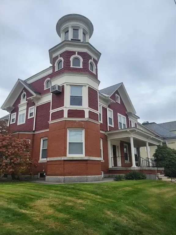 549 Westford St #4, Lowell, MA 01851