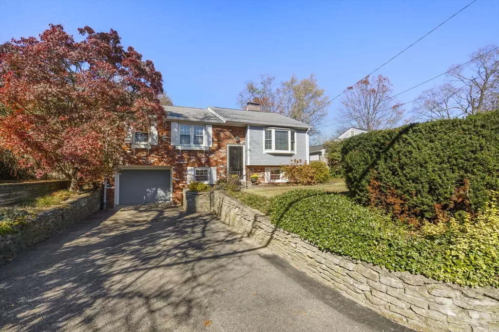 Attleboro, MA 02703,517 Newport Ave