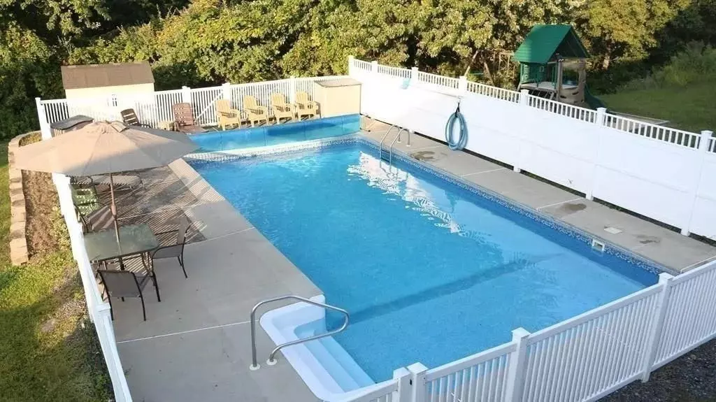 Leominster, MA 01453,12 Drummer Lane