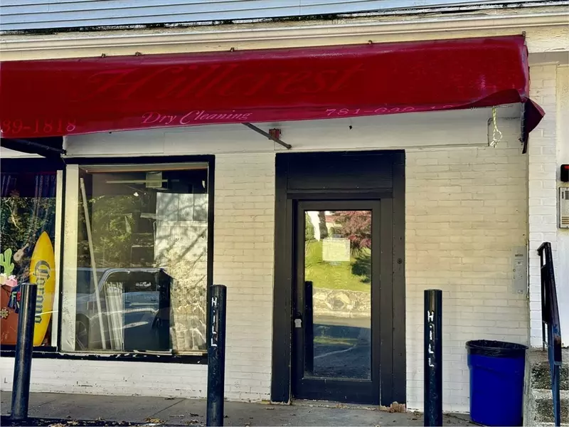 35 Smith St, Marblehead, MA 01945