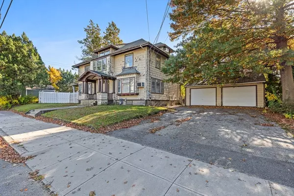 Fall River, MA 02720,303 Florence St