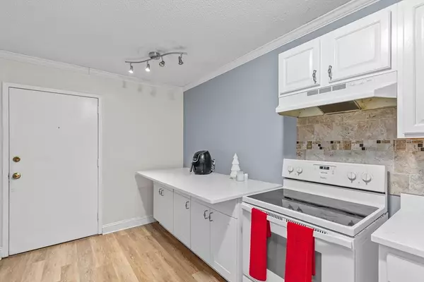 Plymouth, MA 02360,1 Chapel Hill Dr #2