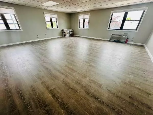 Derry, NH 03038,6 West Broadway #22