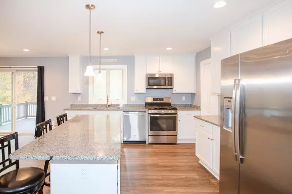 Swansea, MA 02777,33 Rhinecliffe Road