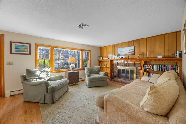 Dennis, MA 02638,21 Compass Ln