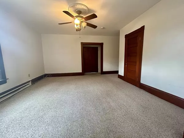 Clinton, MA 01510,237 Water #2R