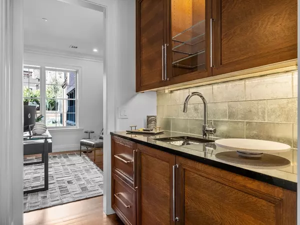 Boston, MA 02108,5 Joy Street ##1