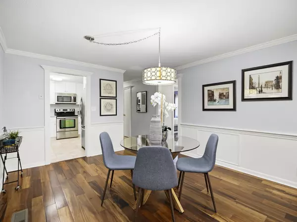 Acton, MA 01720,9 Elm Street #1