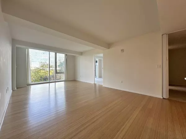 Cambridge, MA 02141,2 Earhart St #409