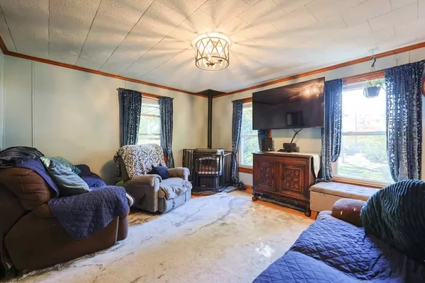 Dighton, MA 02715,3094 Millers Ln