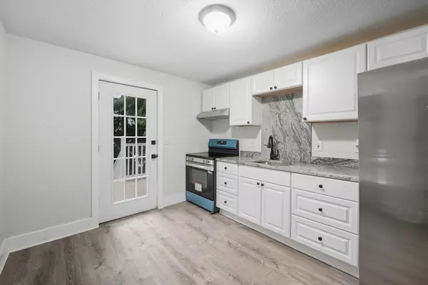 Holyoke, MA 01040,934 Main St