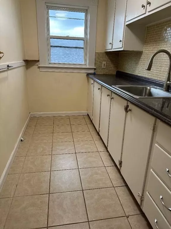 Lowell, MA 01851,76 Canton St #3