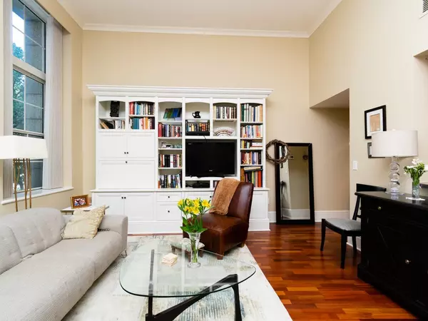 Boston, MA 02129,30 Monument Square #209