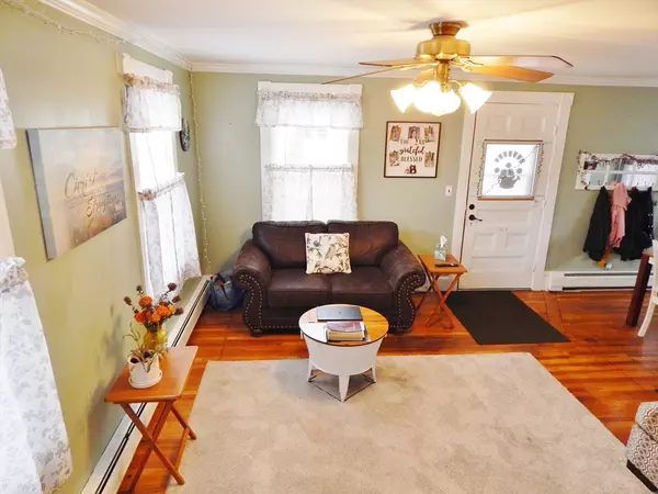 New Bedford, MA 02740,35 Jenny Lind St