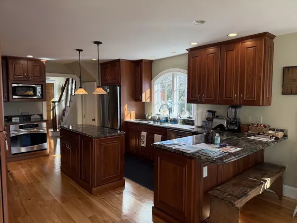 Marblehead, MA 01945,17 Central St