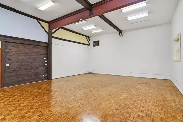 Hatfield, MA 01038,131 Main St #106-107