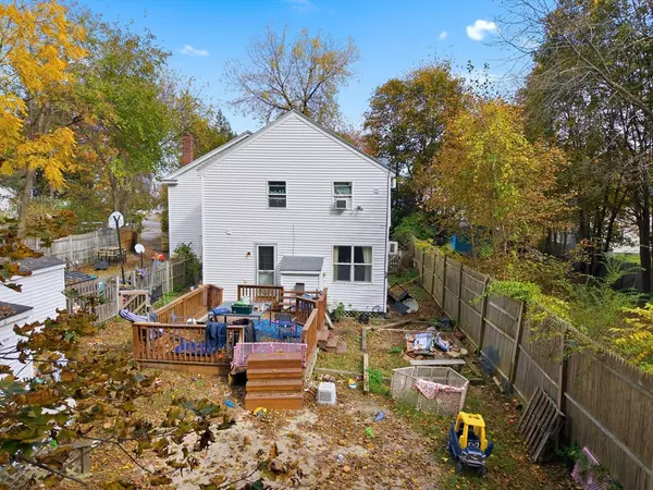 Uxbridge, MA 01569,36 Elm St