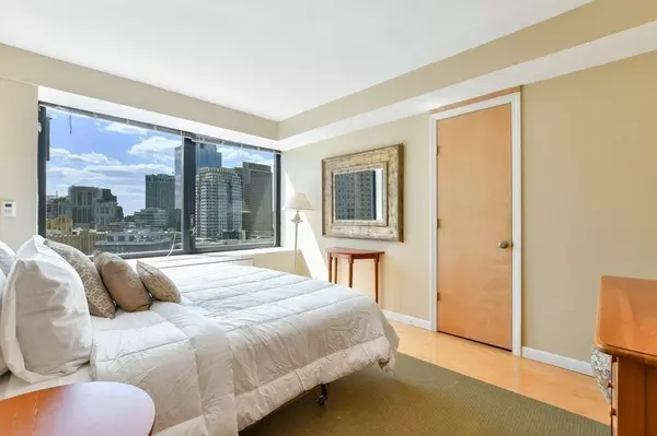 Boston, MA 02110,65 E India Row #21A