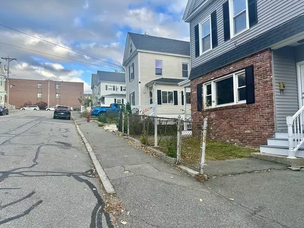 Lowell, MA 01850,41 7th #0