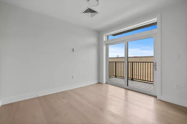 Boston, MA 02128,301 Border Street #511