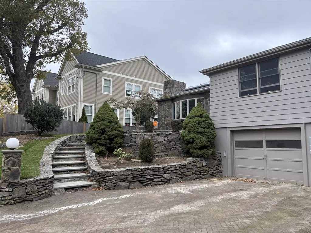 Newton, MA 02459,338 Langley Rd