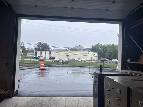 Fall River, MA 02724,1533 South Main Street #3