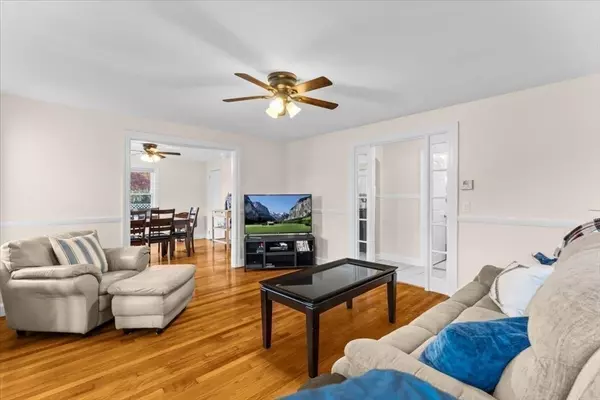 North Attleboro, MA 02760,17 Holbrook Ave